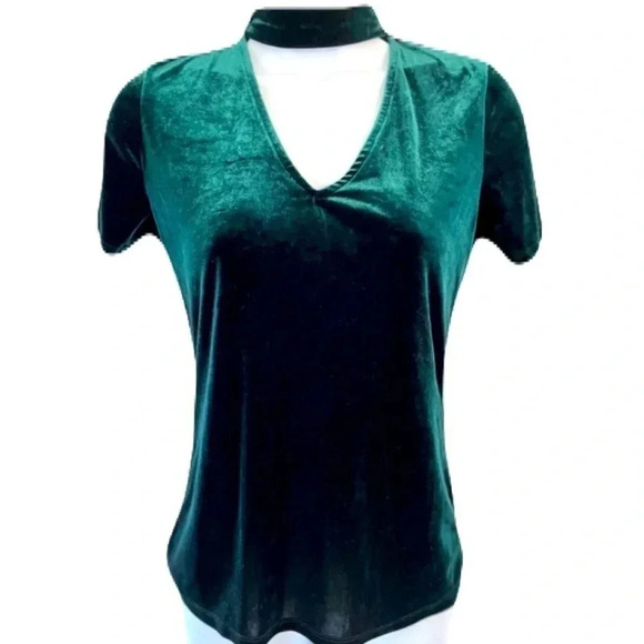 Streetwear Society Tops - Streetwear Society/ 🌳 Forest green velvet choker t-shirt/ Size US M